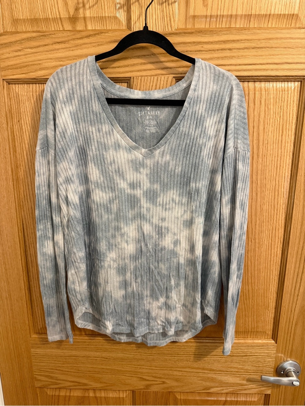 American Eagle Outfitters Women's V-Neck Ribbed Tie-Dye Sweater - Blue & White